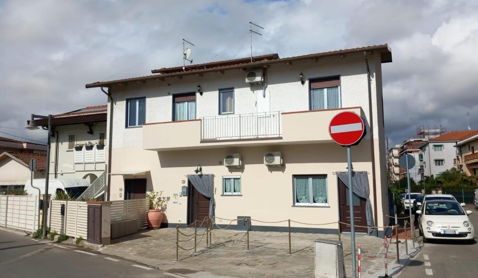 Casa Luce Apartamento Marina di Massa Exterior foto